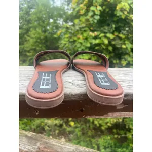 Fashion Forward Flat 2-Toned Faux Leather sandals Sz 9 NIB thumbnail 4