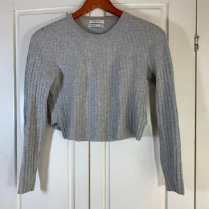 Babaton Aritzia Gray Wool Linen Ribbed Cropped Sweater Medium Neutral‎ Cozy thumbnail 1