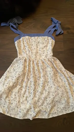 Dress thumbnail 1