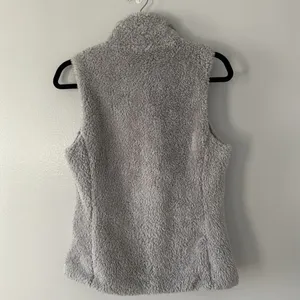 Patagonia Women’s Los Gatos Fuzzy Vest Warm Athleisure Winter Cozy thumbnail 6