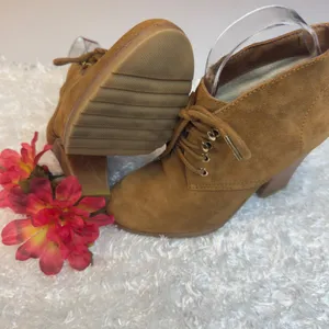 Michael Kors Tan Suede Lace Up‎ 7 Ankle Boots Block Heel Lug Sole Gold Hardware thumbnail 8