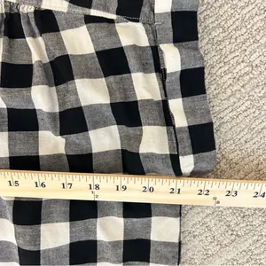 Loft Black and White Checkered Wonen’s Button Down Cap Sleeve Shirt Medium Petite thumbnail 4
