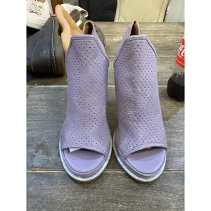 Vero Cuoio Lavender Perforated Peep Toe Heeled Bootie Size‎ 37 US 6.5 thumbnail 4
