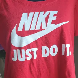 Nike shirt thumbnail 2