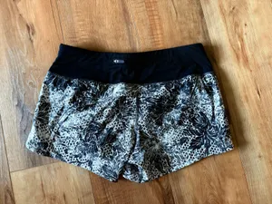 Lululemon Speed Up Shorts Size 4 thumbnail 2