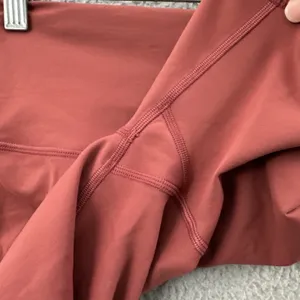 Lululemon Wunder Train High Rise Shorts 6" Chianti Maroon Athletic Biker Women 4 thumbnail 2