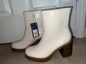 Universal Threads NWT Off-White Tall Ankle Booties thumbnail 1