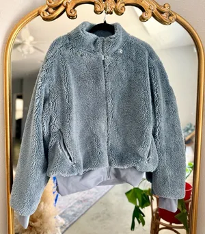 Alo foxy sherpa blue jacket medium thumbnail 1