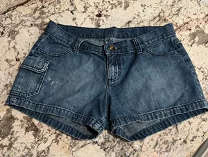 Women’s Blue Old Navy Size 2 Jean Shorts thumbnail 1