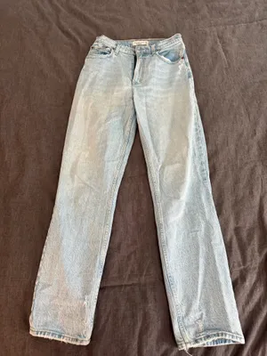 Abercrombie Light Wash 90s Ultra High-Rise Jeans thumbnail 3