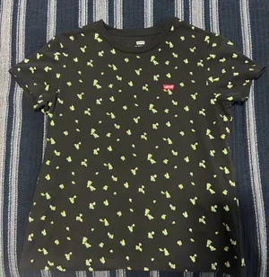 Levi’s Black Floral Print T-Shirt – Size S thumbnail 1