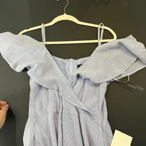 Lulus Pinstripe Midi Dress Womens Large Blue NWT Ruffle Cold Shoulder Pocket thumbnail 10