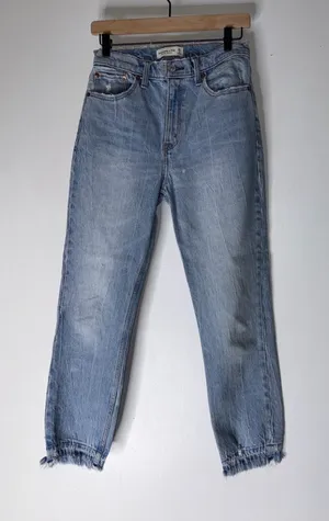 abercrombie fitch High Rise Mom Jean Raw Hem Size 26/2‎ thumbnail 1