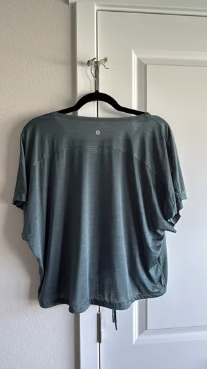 Lululemon top thumbnail 2