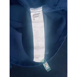 Fabletics Womens Scrub Top Size 2x Performance Navy Medical Nurse Doctor thumbnail 8