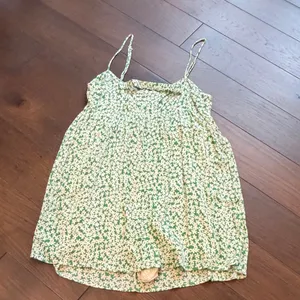 GARAGE Green & White Floral Dress W/ Built In Shorts Medium C3-006 thumbnail 3