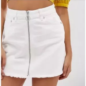 We The Free "Zip it‎ Up" White Ripped Denim Skirt by Free People Sz 29 thumbnail 2