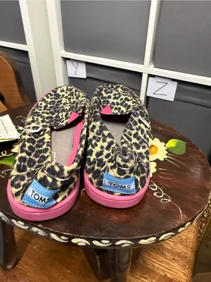 TOMS Leopard Slip-On Shoes With Pink Soles NWT thumbnail 4