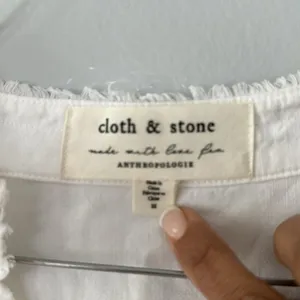 Cloth & Stone Tencel Button Down Shirt Raw hem and pockets Size Small White thumbnail 2