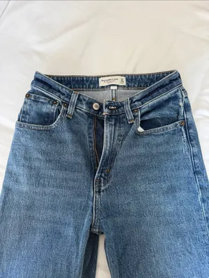 Abercrombie The 90’s Relaxed High Rise Jean thumbnail 3