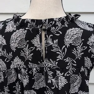 Loft Sleeveless Loose Fit Black and White Floral Top thumbnail 5