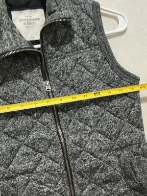 Abercrombie & Fitch Quilted Charcoal Gray Sleeveless Zip Vest thumbnail 4