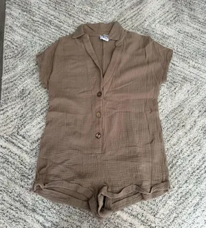 Princess Polly romper thumbnail 1