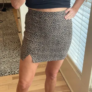 Garage Leopard Skirt! Size Small! thumbnail 2