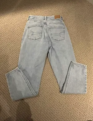 American Eagle Lightwash Jeans thumbnail 3