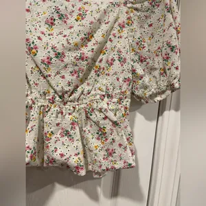 Wild Fable Eyelet Floral Puff Sleeve Crop Top Elastic Waist Square Neck Size M thumbnail 3
