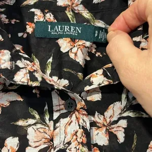 Lauren Ralph Lauren Courtenay black with pink floral design top size small thumbnail 6