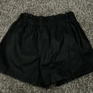 faux leather high waisted paperbag shorts thumbnail 6