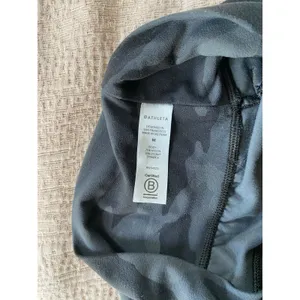 ATHLETA Salutation Black Camo Joggers Size Medium thumbnail 9