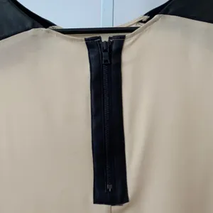 Alice‎ + Olivia M Goth Moody Feminine Whimsigoth Beige Silk Top Leather Blouse thumbnail 5