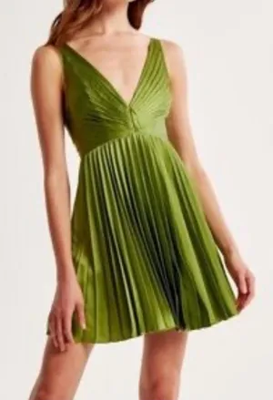 Abercrombie & Fitch NEW Giselle Pleated Mini Dress in Green thumbnail 1