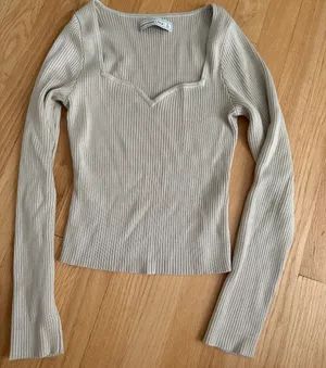Abercrombie Sweater thumbnail 1