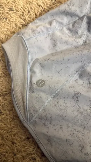Lululemon Shorts Hot 4" High-Rise thumbnail 4