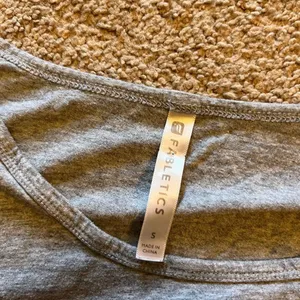 Fabletics small grey tee‎ thumbnail 5