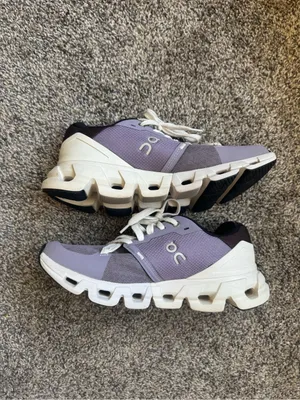 On Running Women’s Cloudflyer 4 Low Top Sneakers thumbnail 8