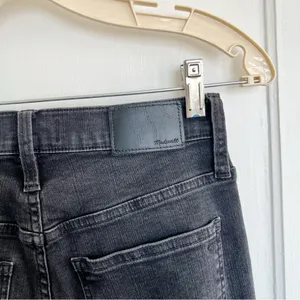 Madewell • 10" High-Rise Skinny Jeans in Berkeley Black: Button-Through Edition thumbnail 12