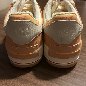 Nike Air Force Shadow Sisterhood Size 9 Cashmere Orange Chalk Shoes thumbnail 3