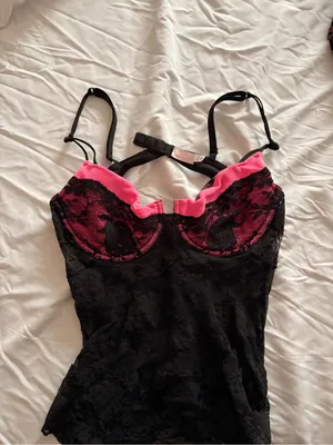Victoria's Secret Black Lace Bustier with Hot Pink Cups thumbnail 3