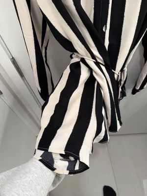 Vestique Black & White Striped Romper Size Small thumbnail 5