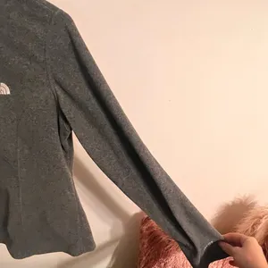 The North Face Quarter Zip Gray Pullover thumbnail 3