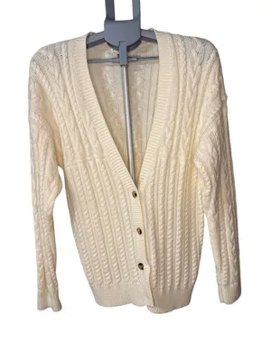 Carriage Court Women's Cream Color V neck button down‎ cable knit Size M thumbnail 1