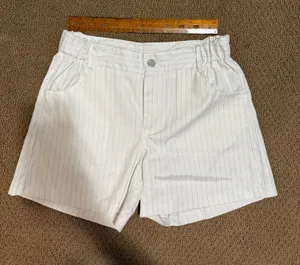 White shorts Size L thumbnail 1