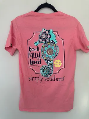 100% Cotton Simply Southern Beautifully Loved Seahorse Size Small Pink Graphic T thumbnail 1