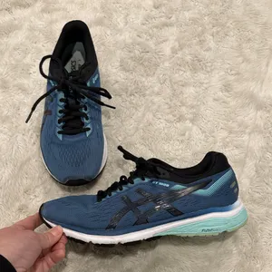 ASICS GT-1000 7 running shoes‎ in Blue Woman's Athletic Sneakers size 9 thumbnail 1