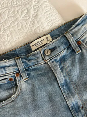 Abercrombie High-Rise Ankle Straight Jeans thumbnail 2