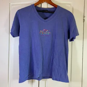 Nova Scotia T-Shirt‎ Womens Medium Embroidered Floral V-Neck Tall Ships Trading thumbnail 1